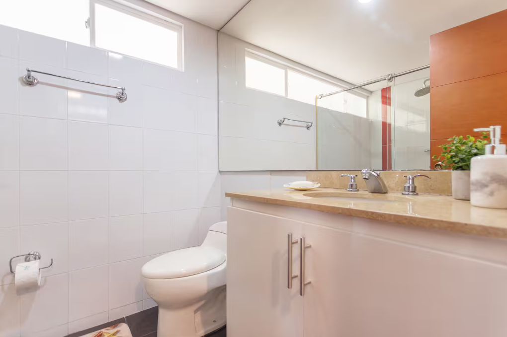 Baño secundario con ducha