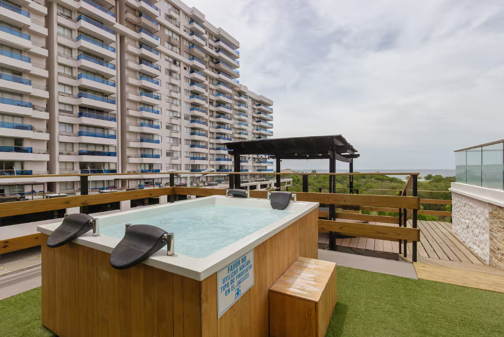 Jacuzzi con vista al mar