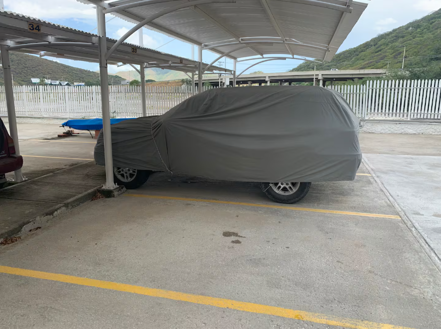 Parqueadero privado cubierto