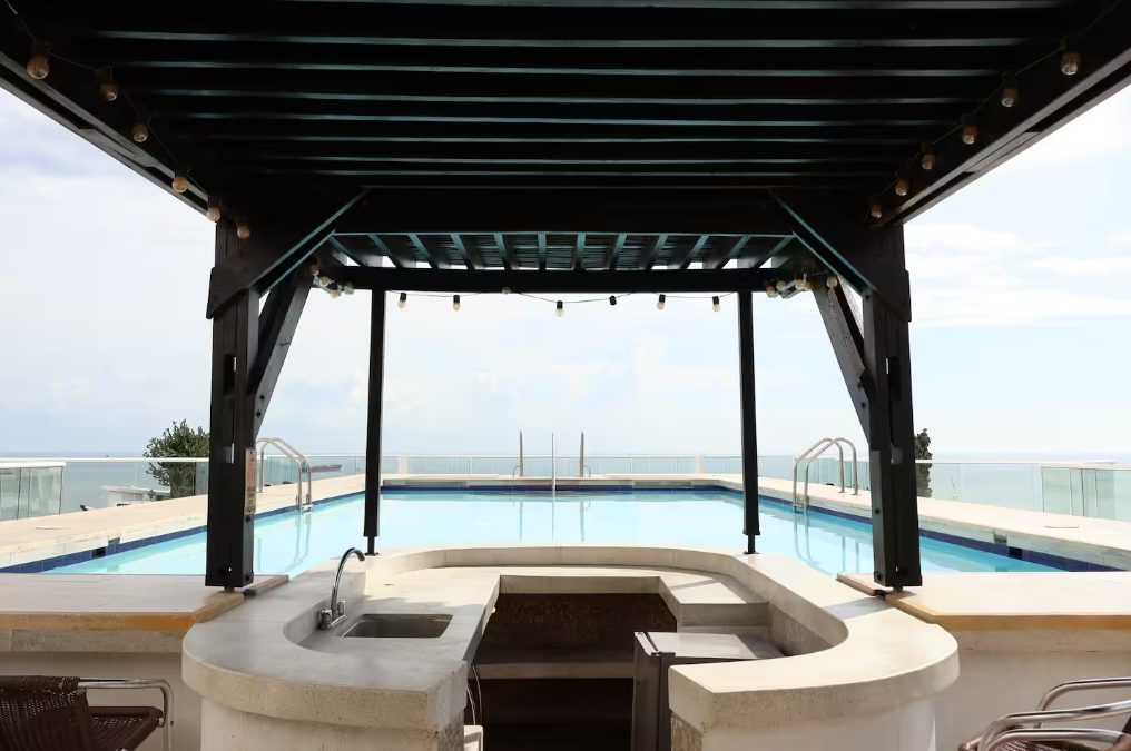 Piscina principal del edificio