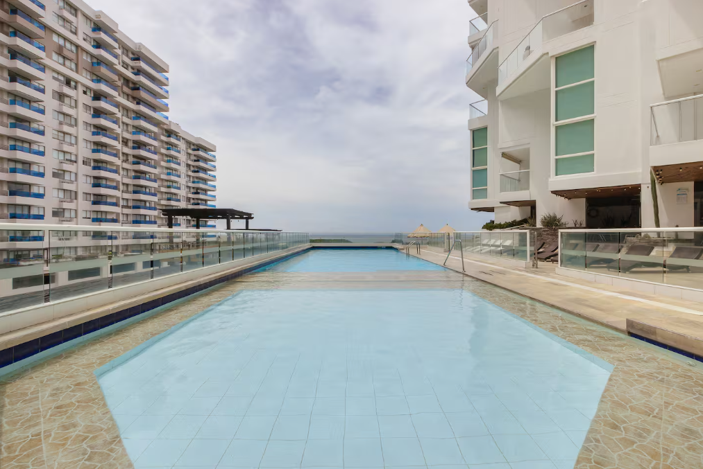 Vista panorámica de la piscina