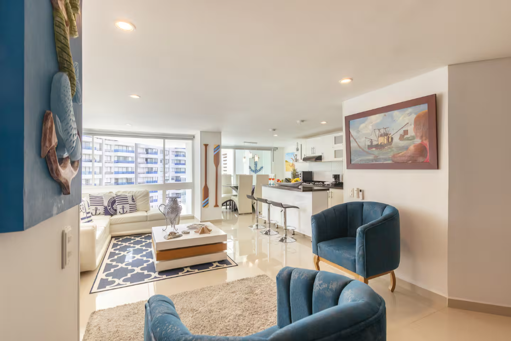 Sala con ventanales y vista panorámica